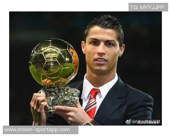 C罗个人净资产突破14亿美元成为全球足坛首位亿万富翁